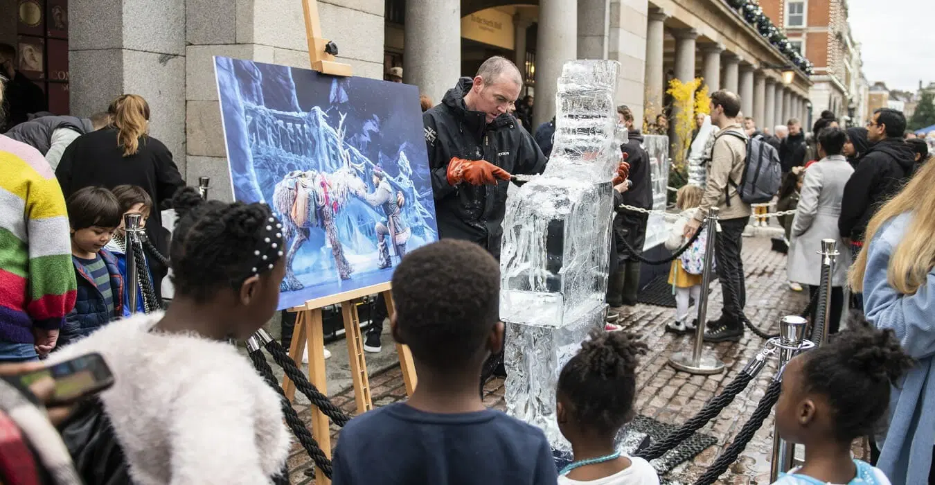 Live ice carving
