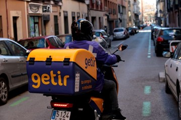 Back of Getir branded motorbike